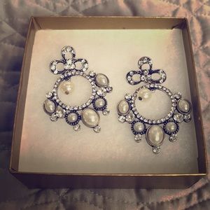 Metropolitan Museum of Art earrings— NEW in Box!
